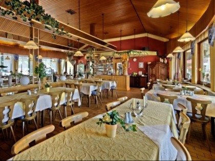 Photo: See-Campingpark ****/ Restaurant/ Strandbad am Neubäuer See